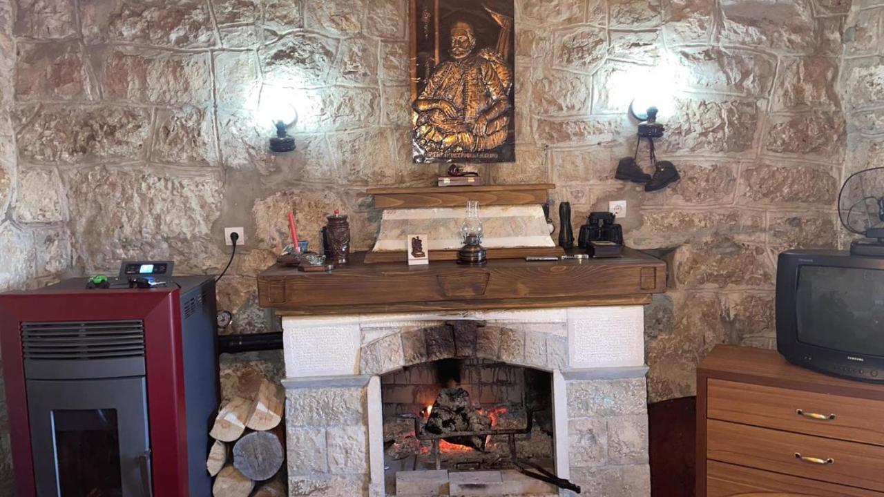 Lovcen Holiday Home Τσέτινιε Εξωτερικό φωτογραφία